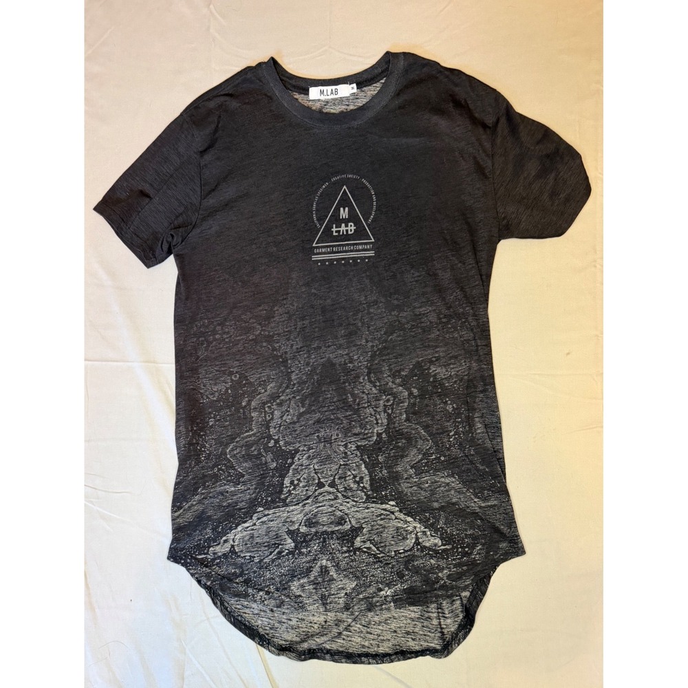 M.LAB Graphic T-Shirt Mens Medium Charcoal Grey Curved Hem Streetwear